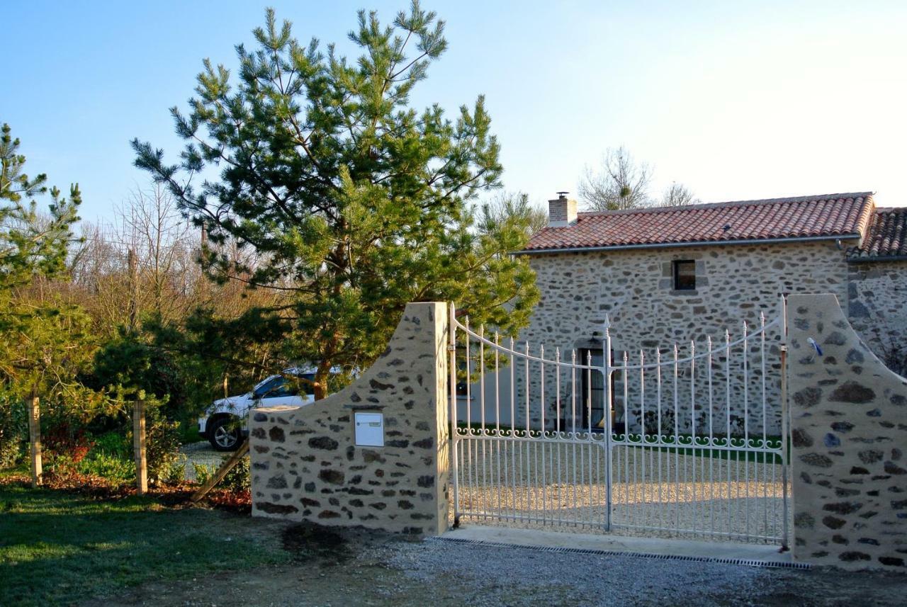 Les Epis Du Vent Bed and Breakfast Adilly Buitenkant foto