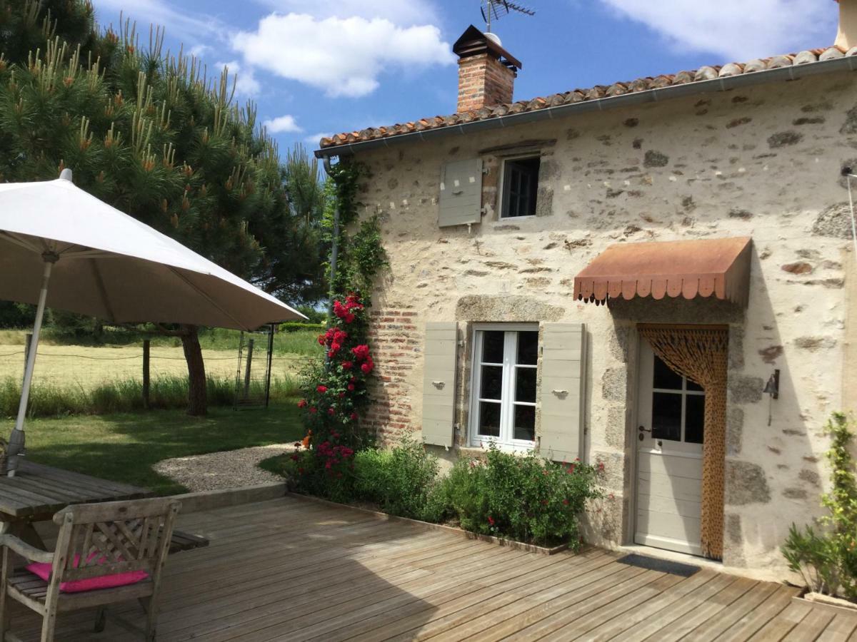 Les Epis Du Vent Bed and Breakfast Adilly Buitenkant foto