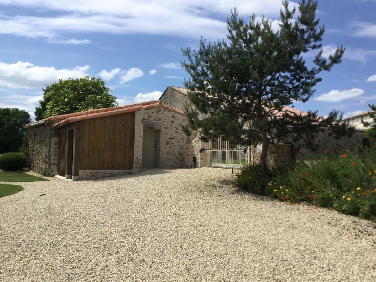 Les Epis Du Vent Bed and Breakfast Adilly Buitenkant foto