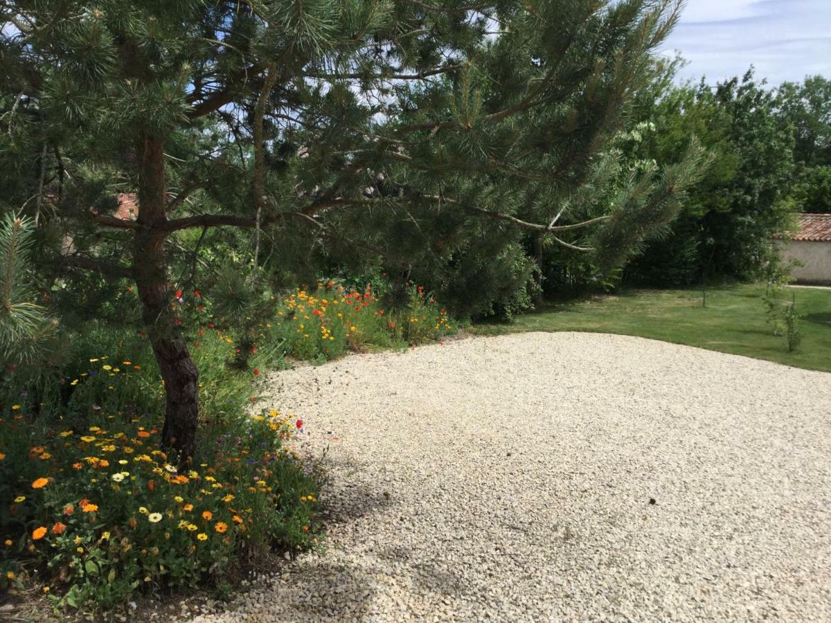 Les Epis Du Vent Bed and Breakfast Adilly Buitenkant foto